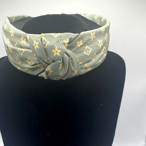 Knotted headband for women!